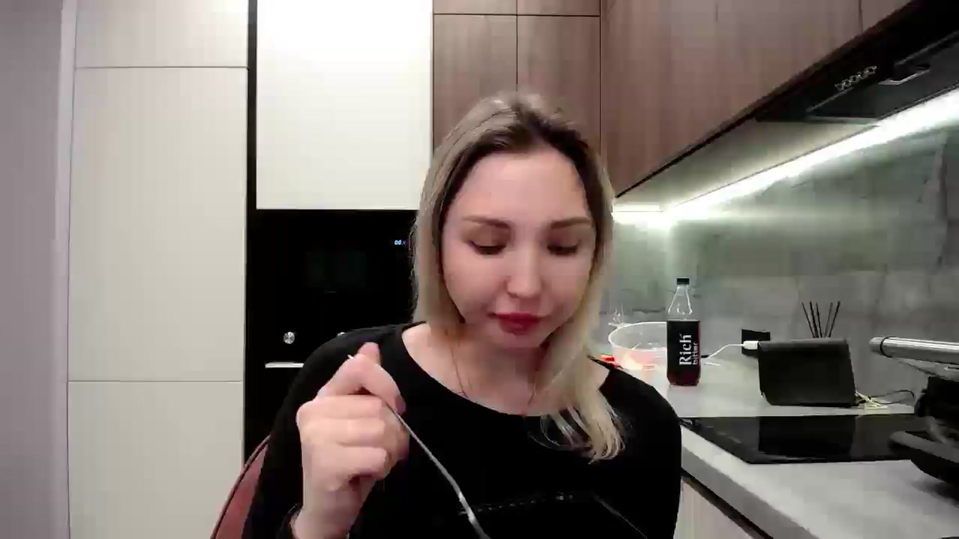 Gallery image thumbnail from Ashley_cutie_'s myfreecams stream on, 10/14/2024, 18:15 image 3 of 20