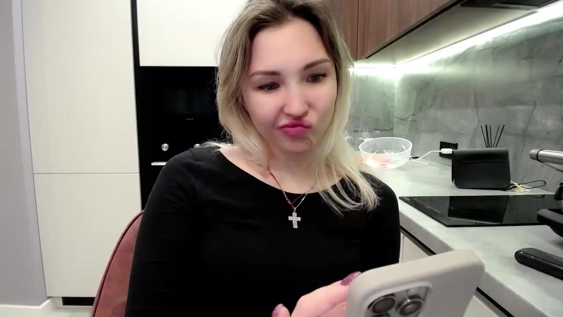 Gallery image thumbnail from Ashley_cutie_'s myfreecams stream on, 10/14/2024, 18:15 image 6 of 20