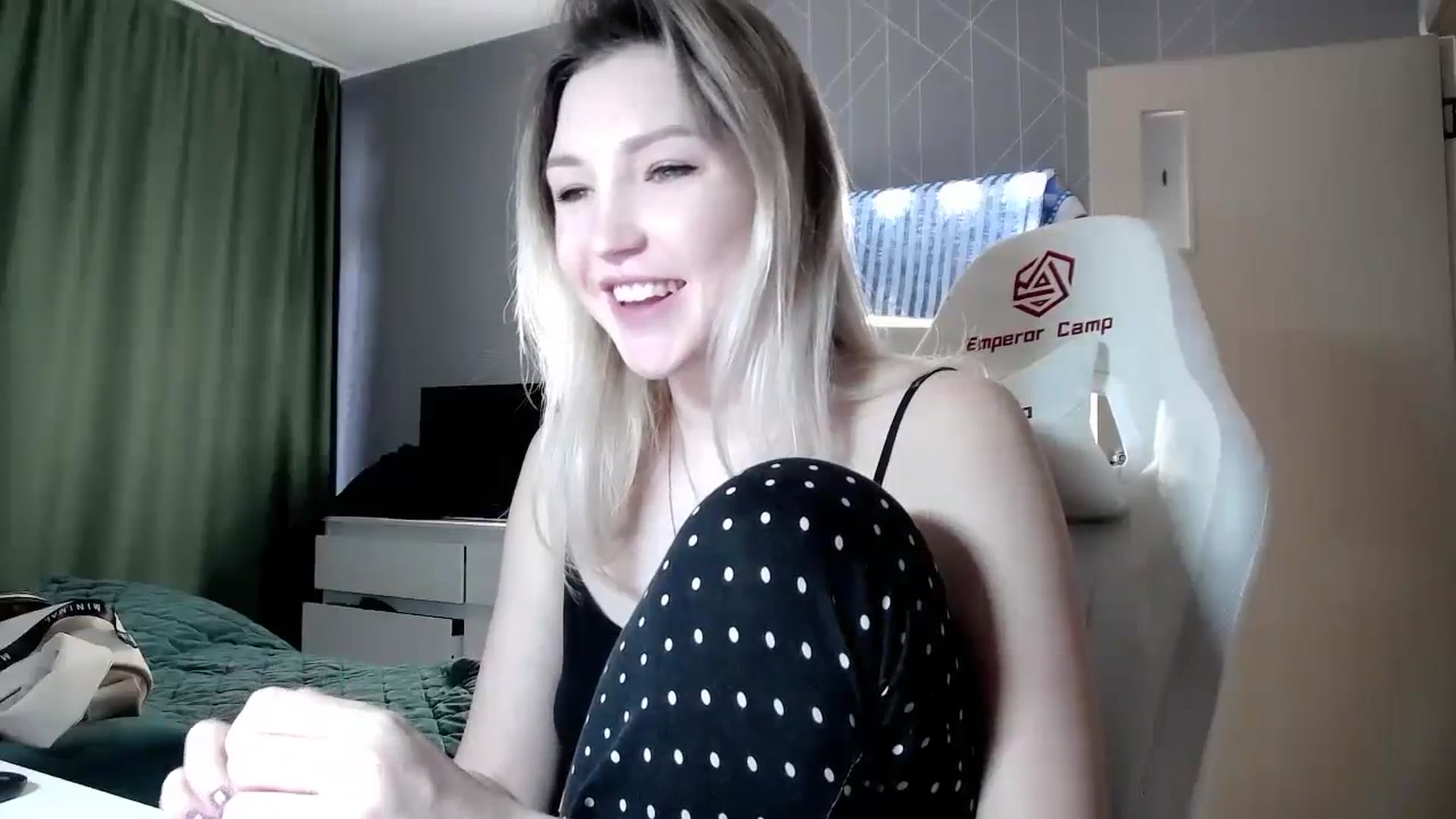 Gallery image thumbnail from Ashley_cutie_'s myfreecams stream on, 10/21/2024, 08:10 image 16 of 20