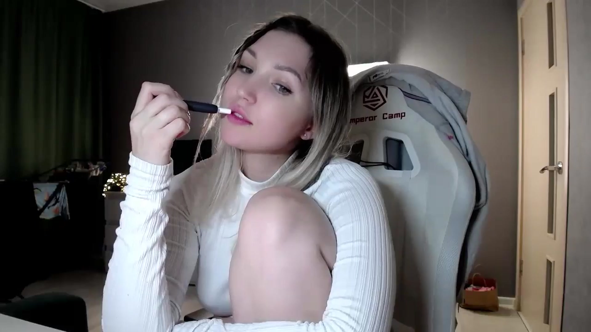 Gallery image thumbnail from Ashley_cutie_'s myfreecams stream on, 11/30/2024, 14:54 image 6 of 20