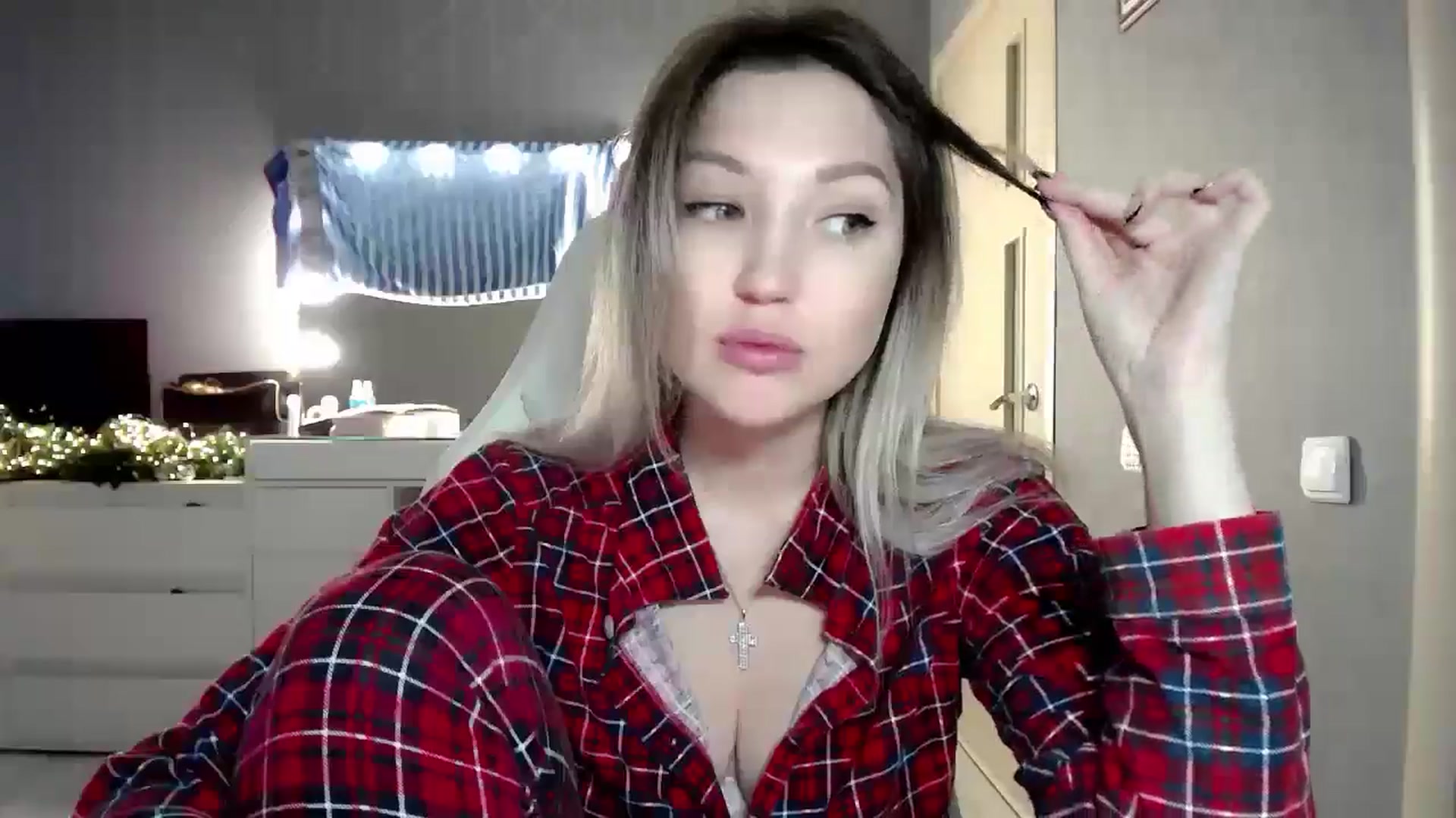 Gallery image thumbnail from Ashley_cutie_'s myfreecams stream on, 01/26/2025, 10:28 image 9 of 20