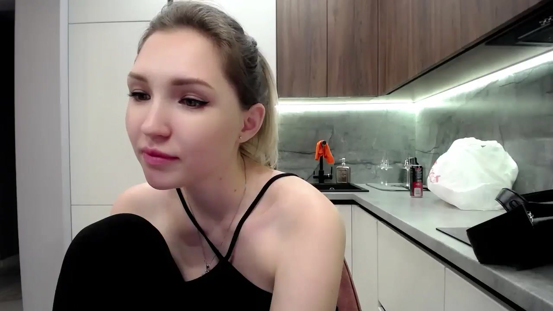 Gallery image thumbnail from Ashley_cutie_'s myfreecams stream on, 05/30/2025, 15:59 image 2 of 20