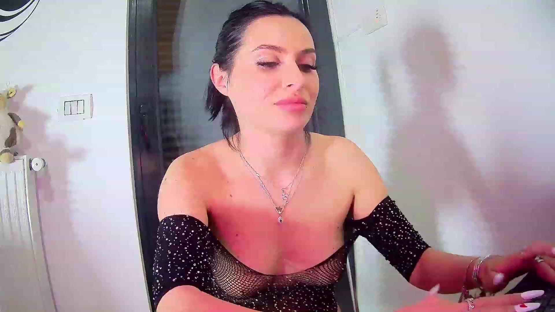 Gallery image thumbnail from Ashleystar9's myfreecams stream on, 01/06/2024, 23:14 image 13 of 20