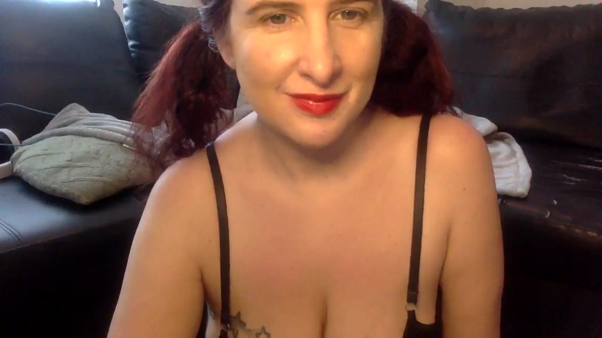 Gallery image thumbnail from AshleyyCoxx's myfreecams stream on, 03/24/2025, 11:02 image 11 of 20