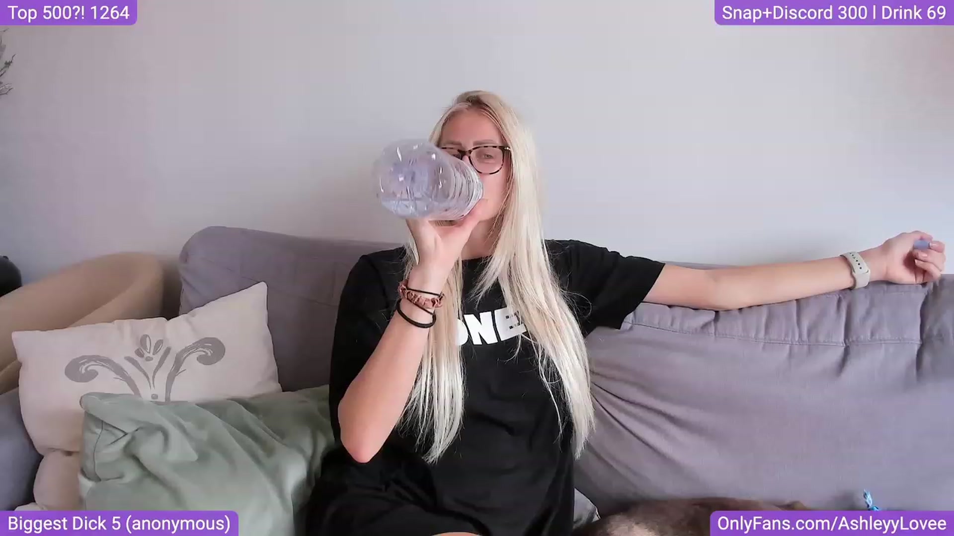 Gallery image thumbnail from AshleyyLovee's myfreecams stream on, 08/19/2023, 11:23 image 14 of 20