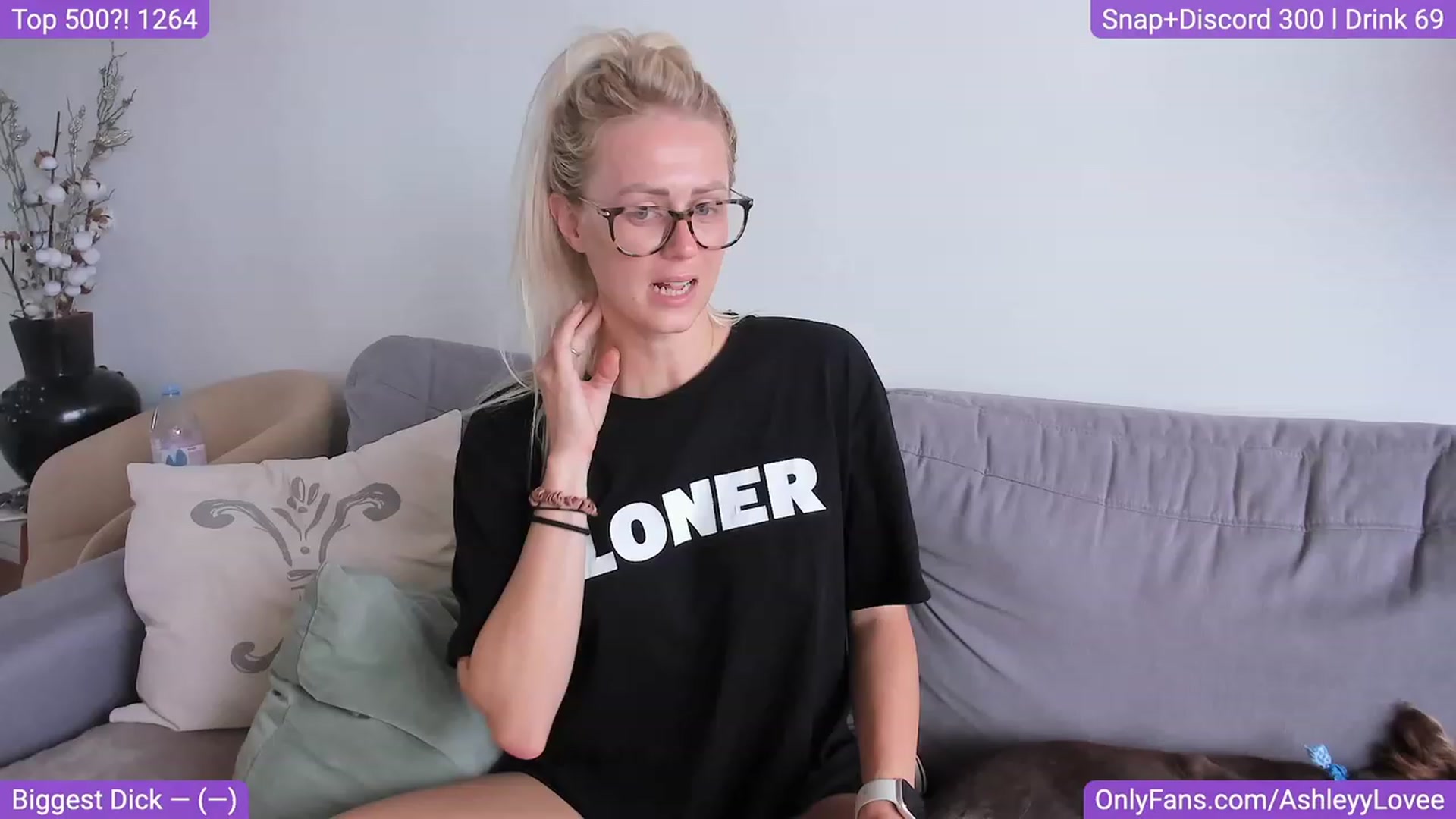 Gallery image thumbnail from AshleyyLovee's myfreecams stream on, 08/19/2023, 11:23 image 3 of 20