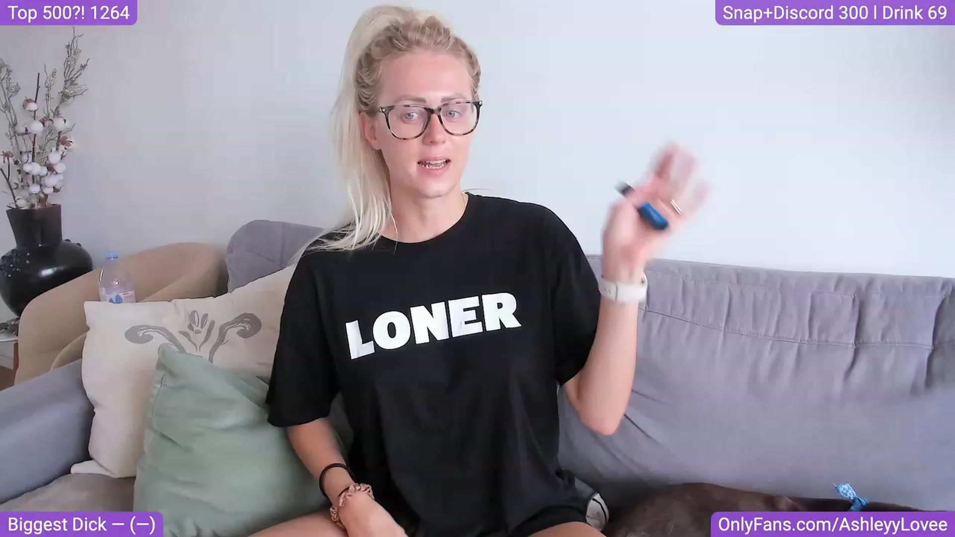 Gallery image thumbnail from AshleyyLovee's myfreecams stream on, 08/19/2023, 11:23 image 2 of 20