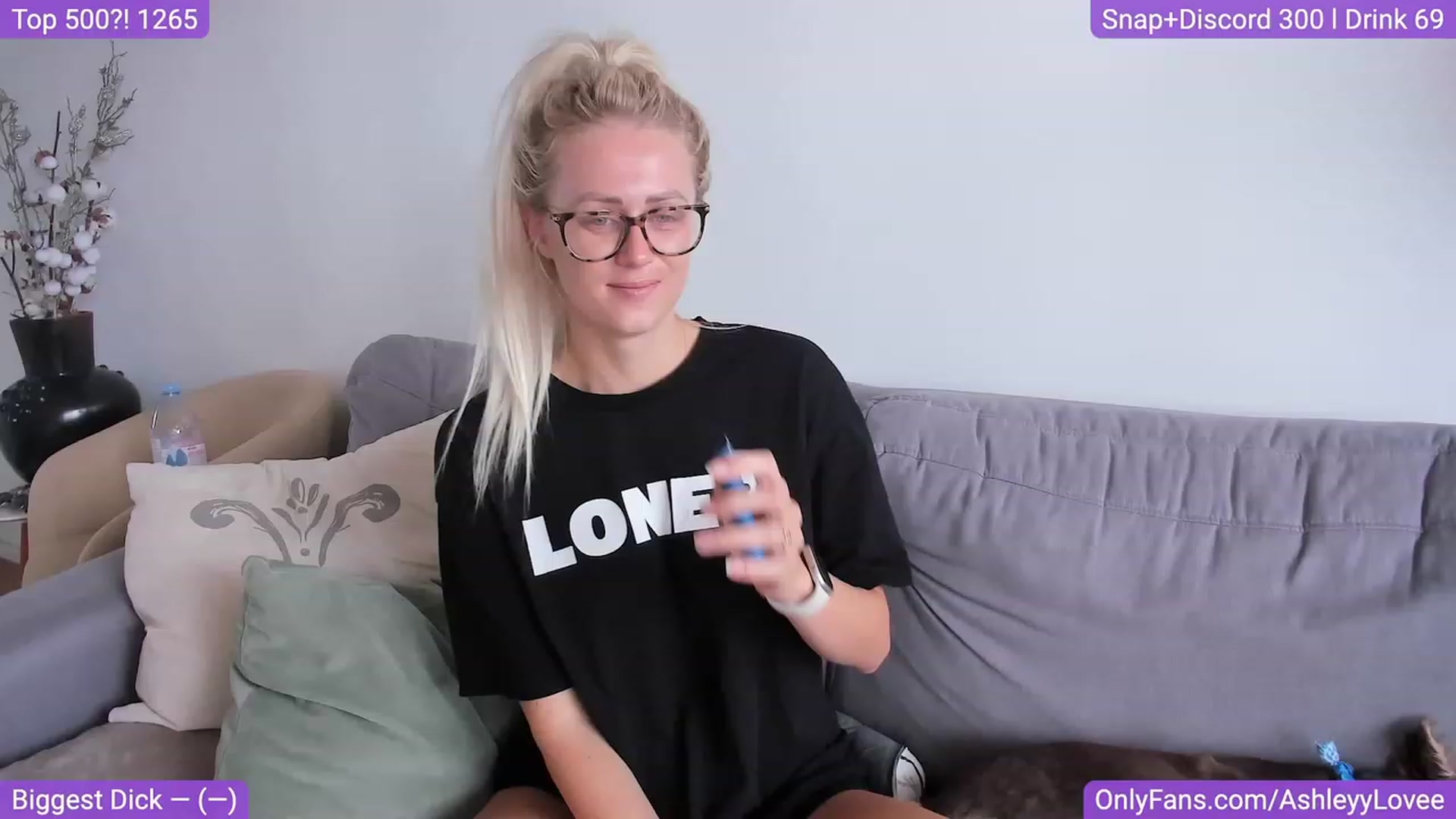 Gallery image thumbnail from AshleyyLovee's myfreecams stream on, 08/19/2023, 11:23 image 6 of 20