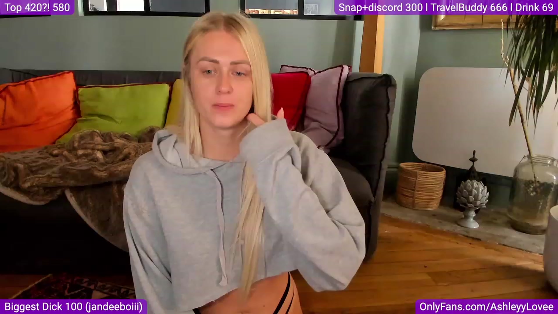 Gallery image thumbnail from AshleyyLovee's myfreecams stream on, 09/18/2023, 11:03 image 3 of 20
