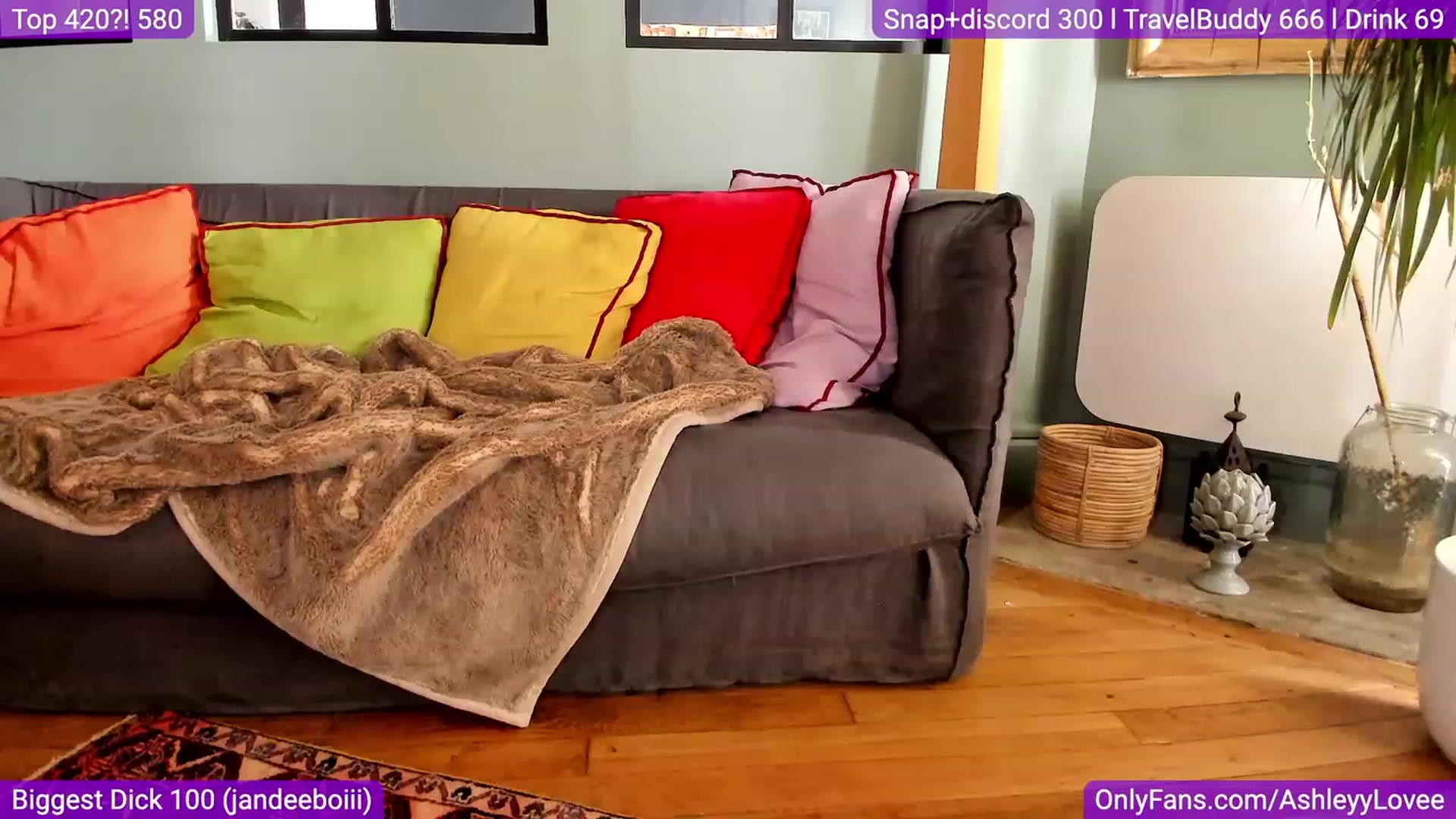 Gallery image thumbnail from AshleyyLovee's myfreecams stream on, 09/18/2023, 11:03 image 4 of 20