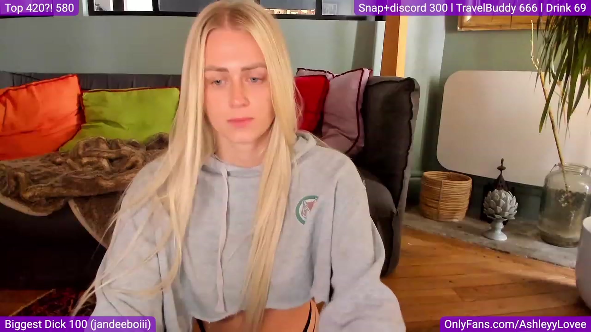 Gallery image thumbnail from AshleyyLovee's myfreecams stream on, 09/18/2023, 11:03 image 7 of 20