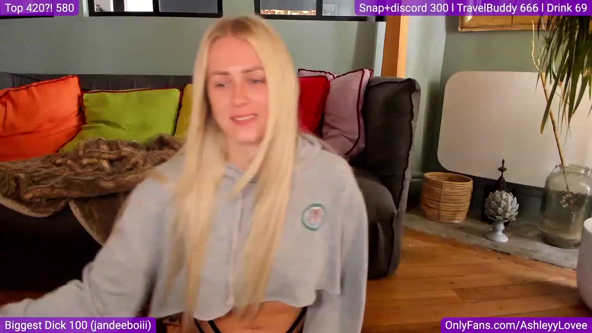 Gallery image thumbnail from AshleyyLovee's myfreecams stream on, 09/18/2023, 11:03 image 6 of 20