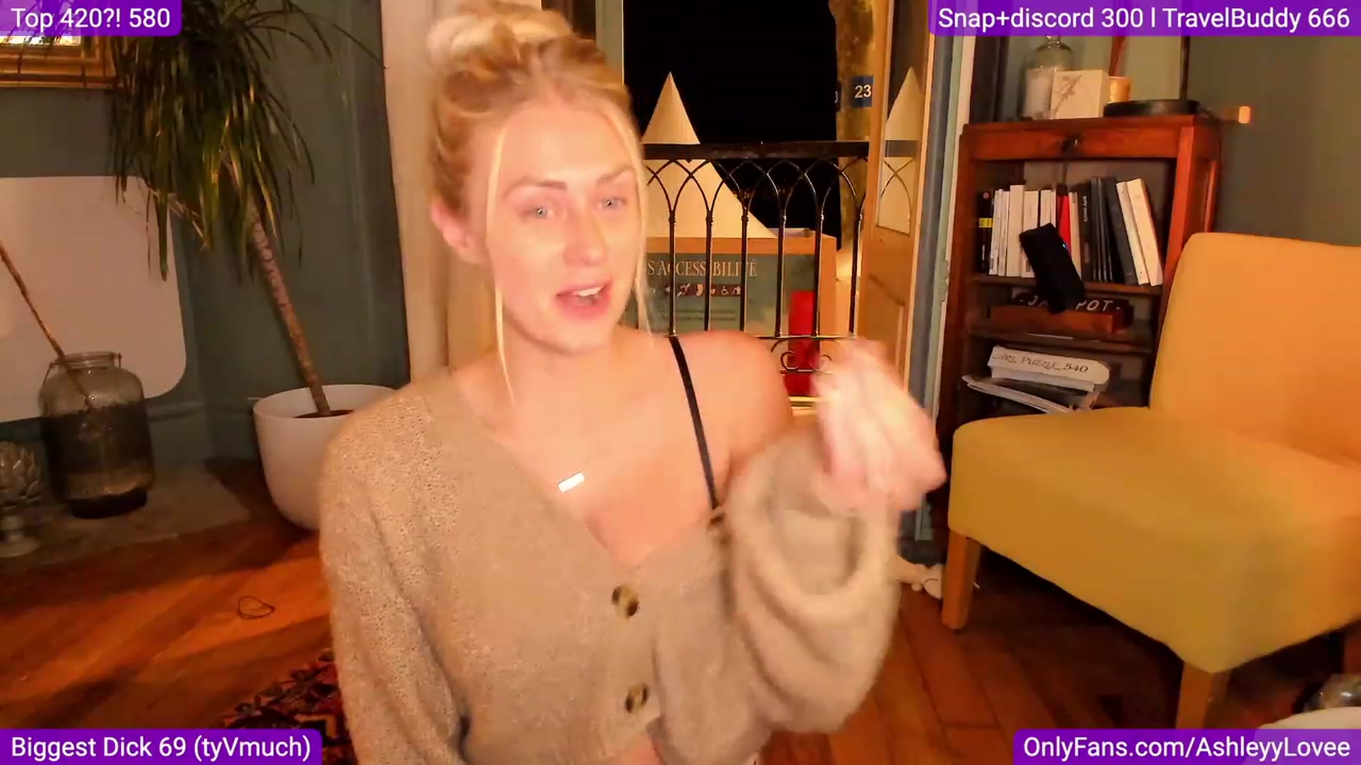 Gallery image thumbnail from AshleyyLovee's myfreecams stream on, 09/19/2023, 20:26 image 11 of 20