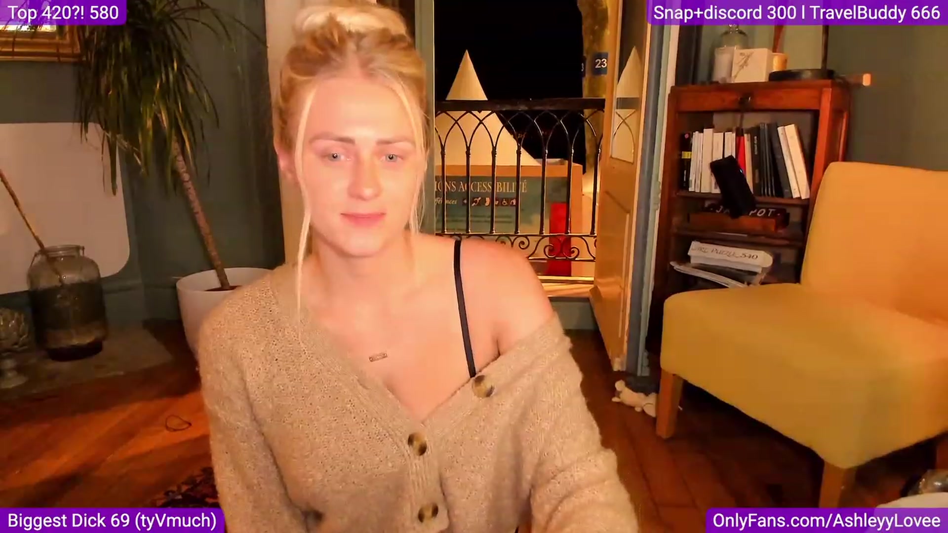 Gallery image thumbnail from AshleyyLovee's myfreecams stream on, 09/19/2023, 20:26 image 10 of 20