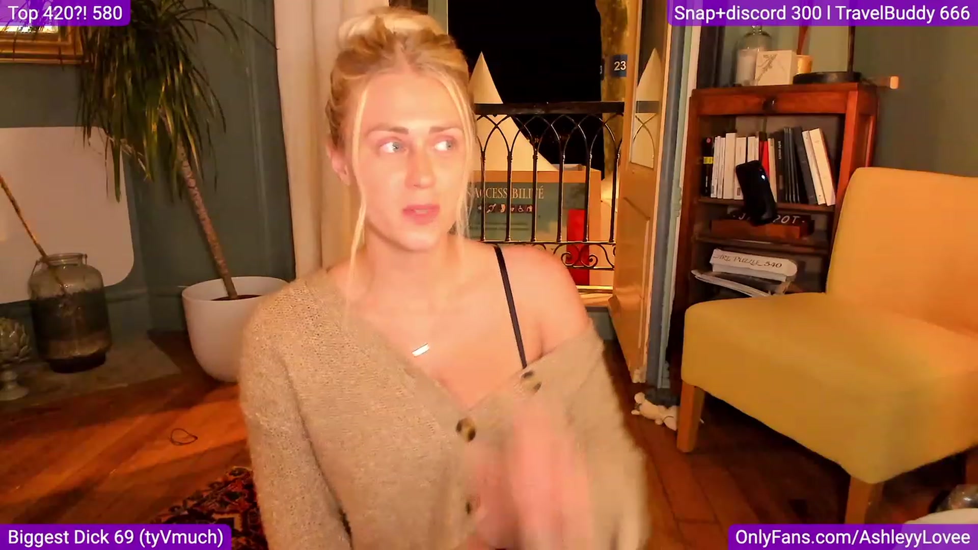 Gallery image thumbnail from AshleyyLovee's myfreecams stream on, 09/19/2023, 20:26 image 12 of 20