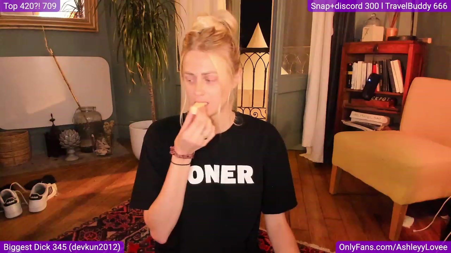 Gallery image thumbnail from AshleyyLovee's myfreecams stream on, 09/26/2023, 20:58 image 3 of 20