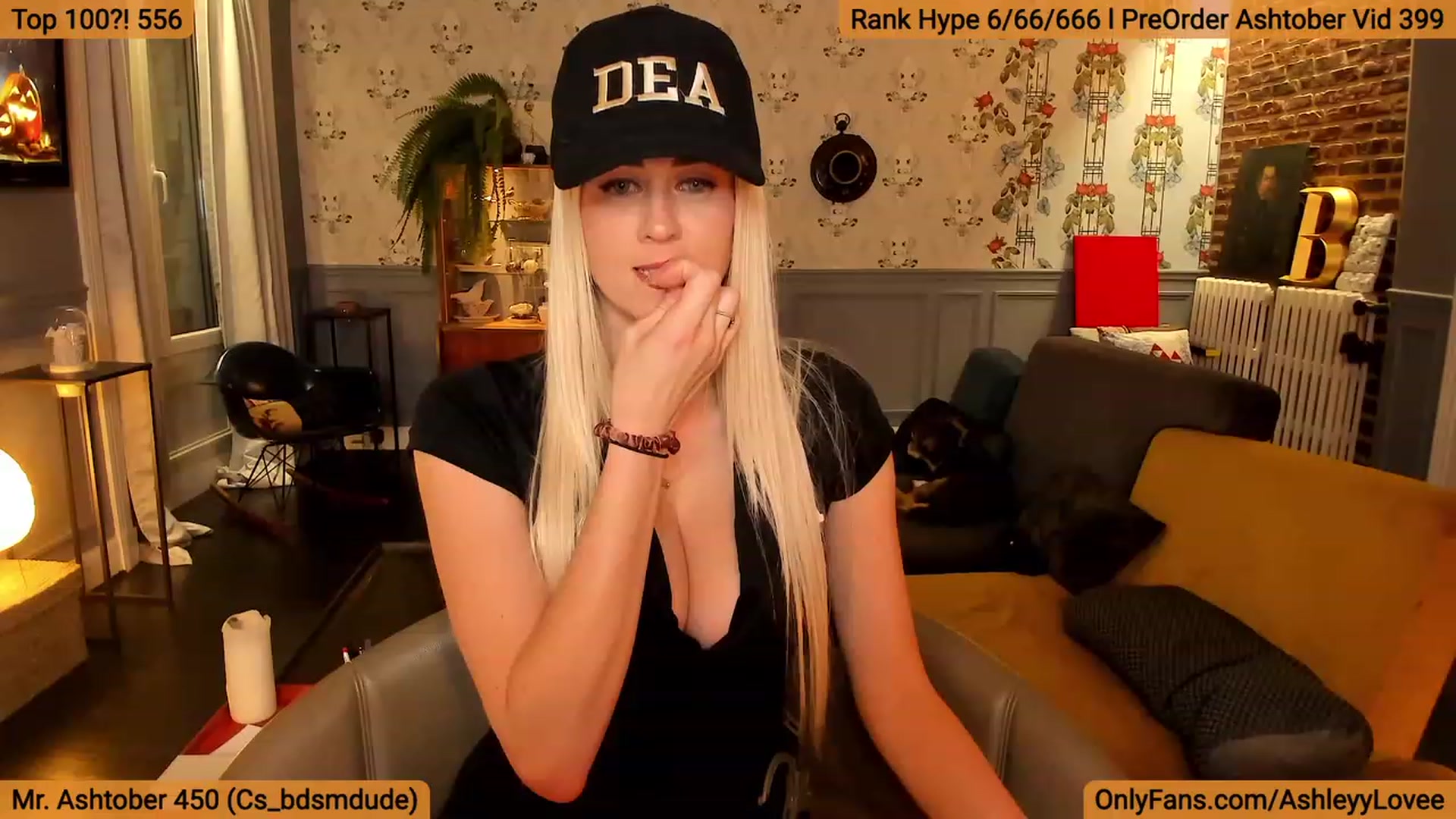 Gallery image thumbnail from AshleyyLovee's myfreecams stream on, 10/01/2023, 22:45 image 8 of 20