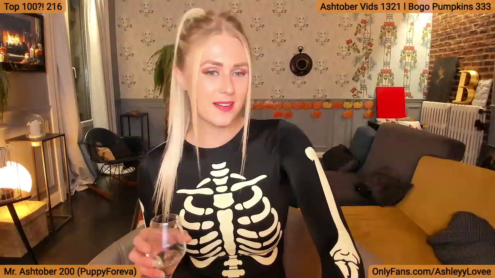 Gallery image thumbnail from AshleyyLovee's myfreecams stream on, 10/17/2023, 21:41 image 6 of 20