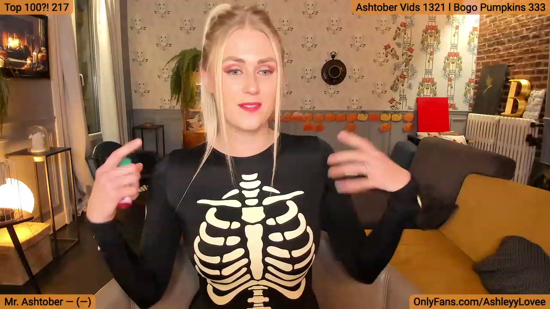 Gallery image thumbnail from AshleyyLovee's myfreecams stream on, 10/17/2023, 21:41 image 1 of 20