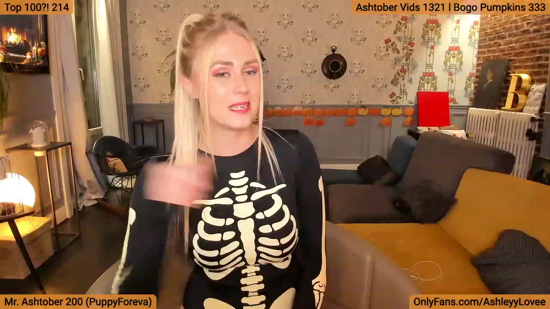 Gallery image thumbnail from AshleyyLovee's myfreecams stream on, 10/17/2023, 21:41 image 17 of 20