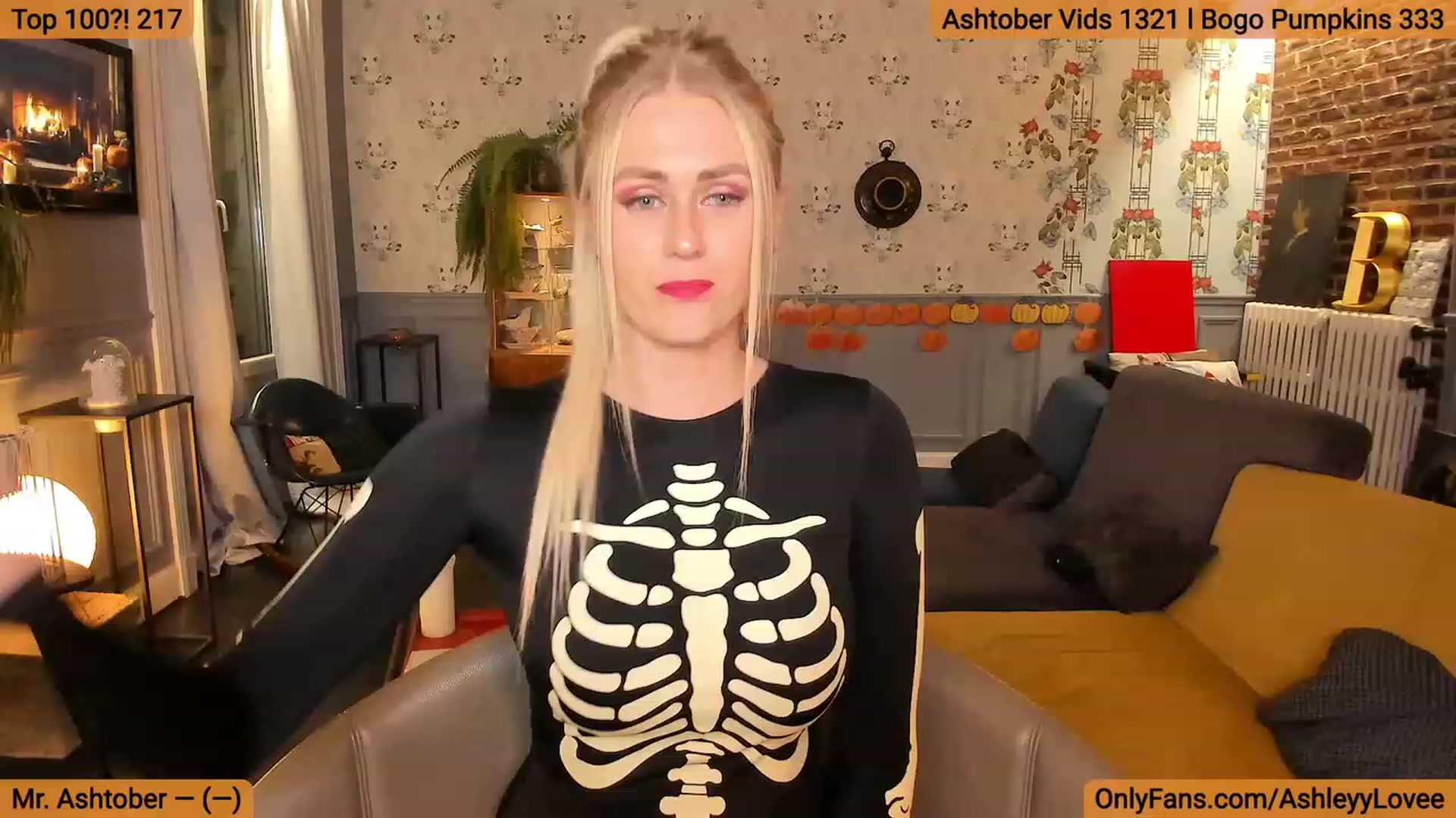Gallery image thumbnail from AshleyyLovee's myfreecams stream on, 10/17/2023, 21:41 image 3 of 20