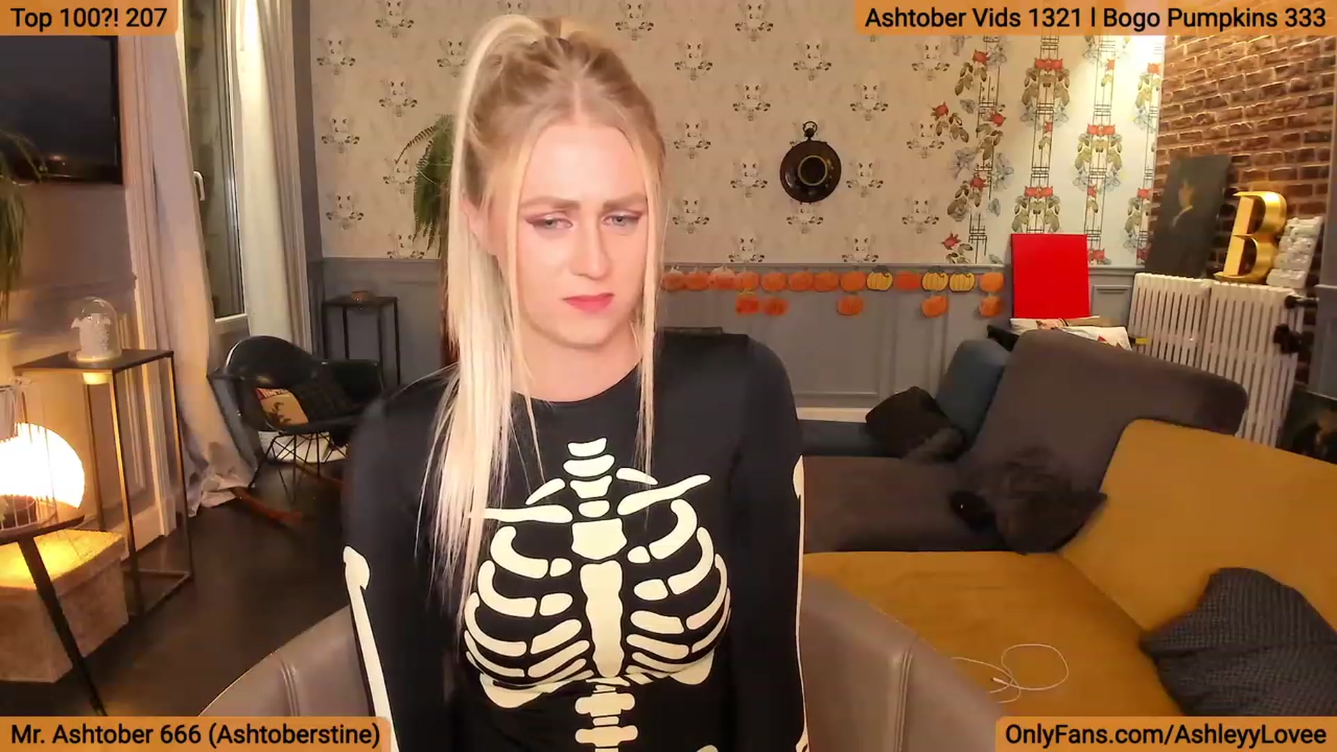 Gallery image thumbnail from AshleyyLovee's myfreecams stream on, 10/17/2023, 23:41 image 10 of 20