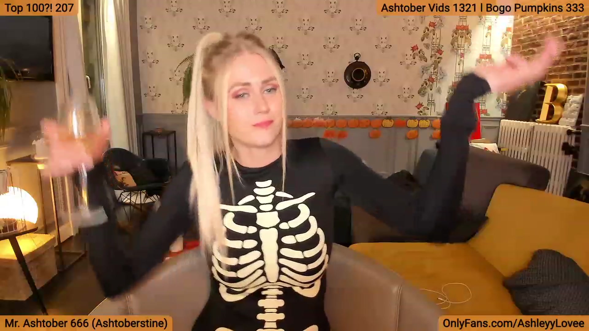 Gallery image thumbnail from AshleyyLovee's myfreecams stream on, 10/17/2023, 23:41 image 15 of 20
