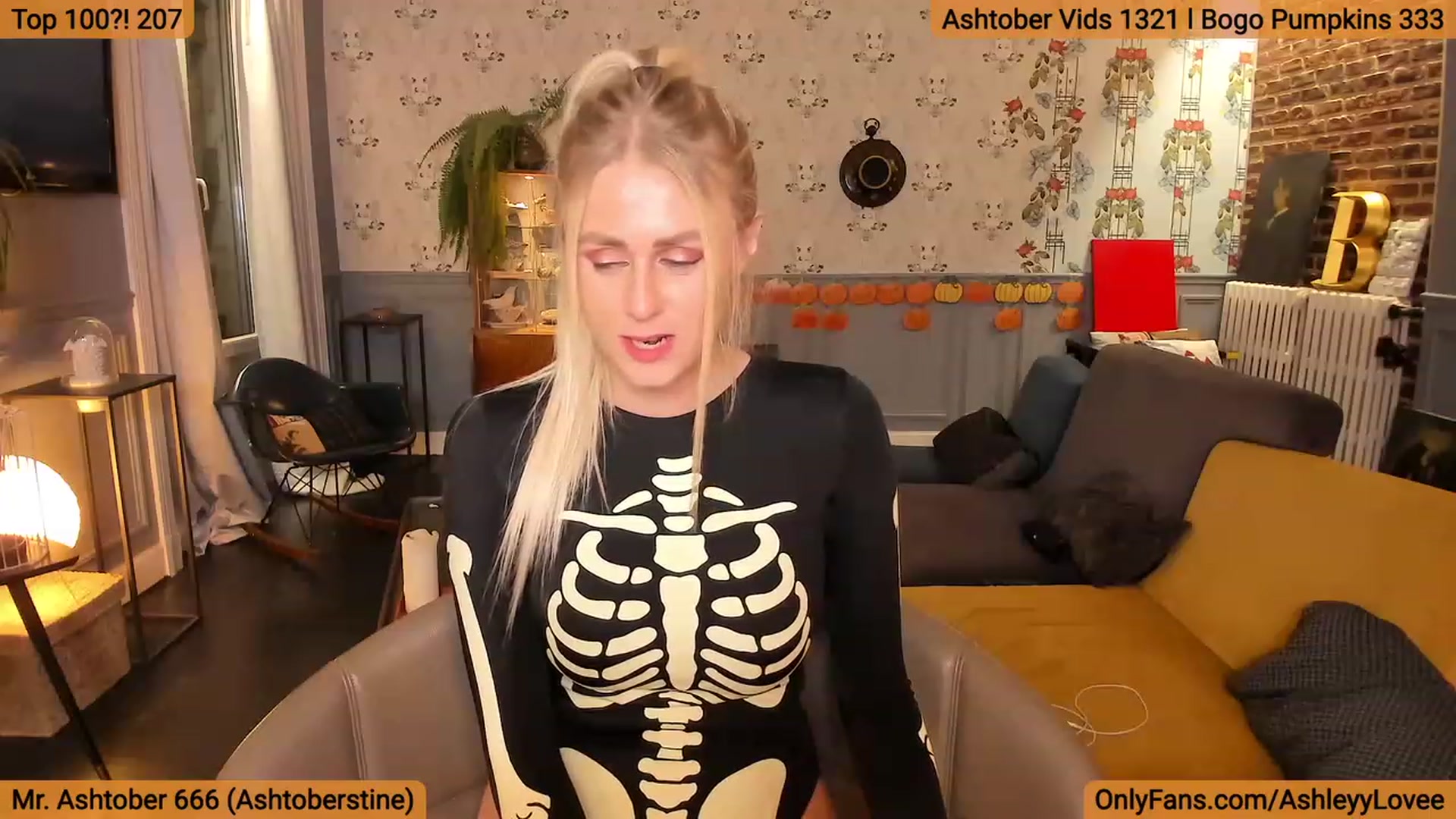 Gallery image thumbnail from AshleyyLovee's myfreecams stream on, 10/17/2023, 23:41 image 7 of 20
