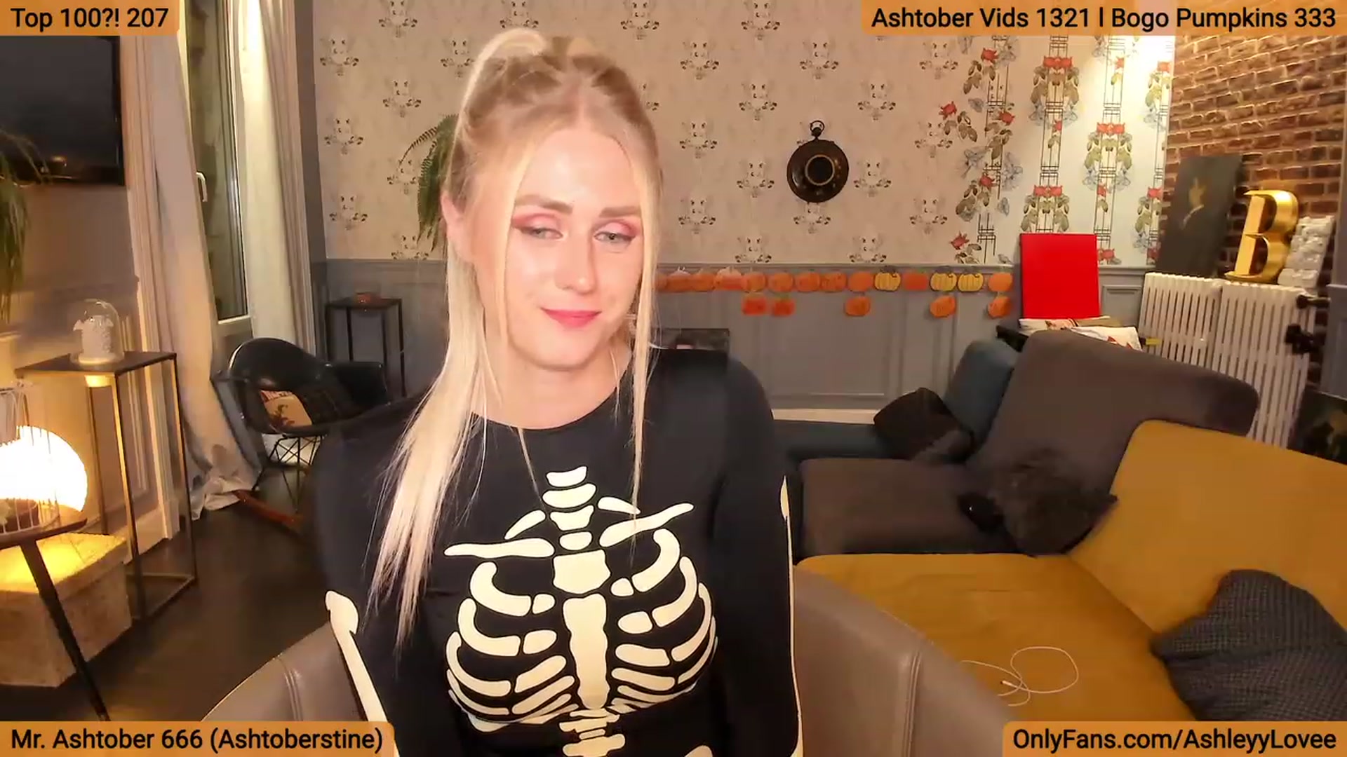 Gallery image thumbnail from AshleyyLovee's myfreecams stream on, 10/17/2023, 23:41 image 17 of 20