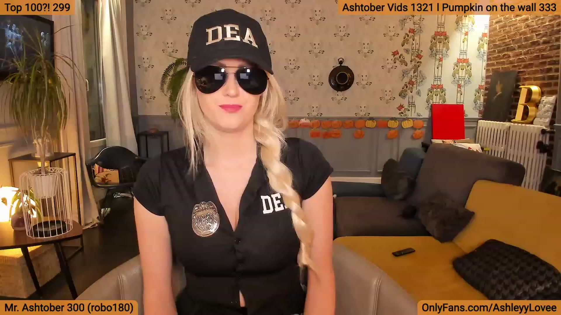 Gallery image thumbnail from AshleyyLovee's myfreecams stream on, 10/25/2023, 21:29 image 1 of 20