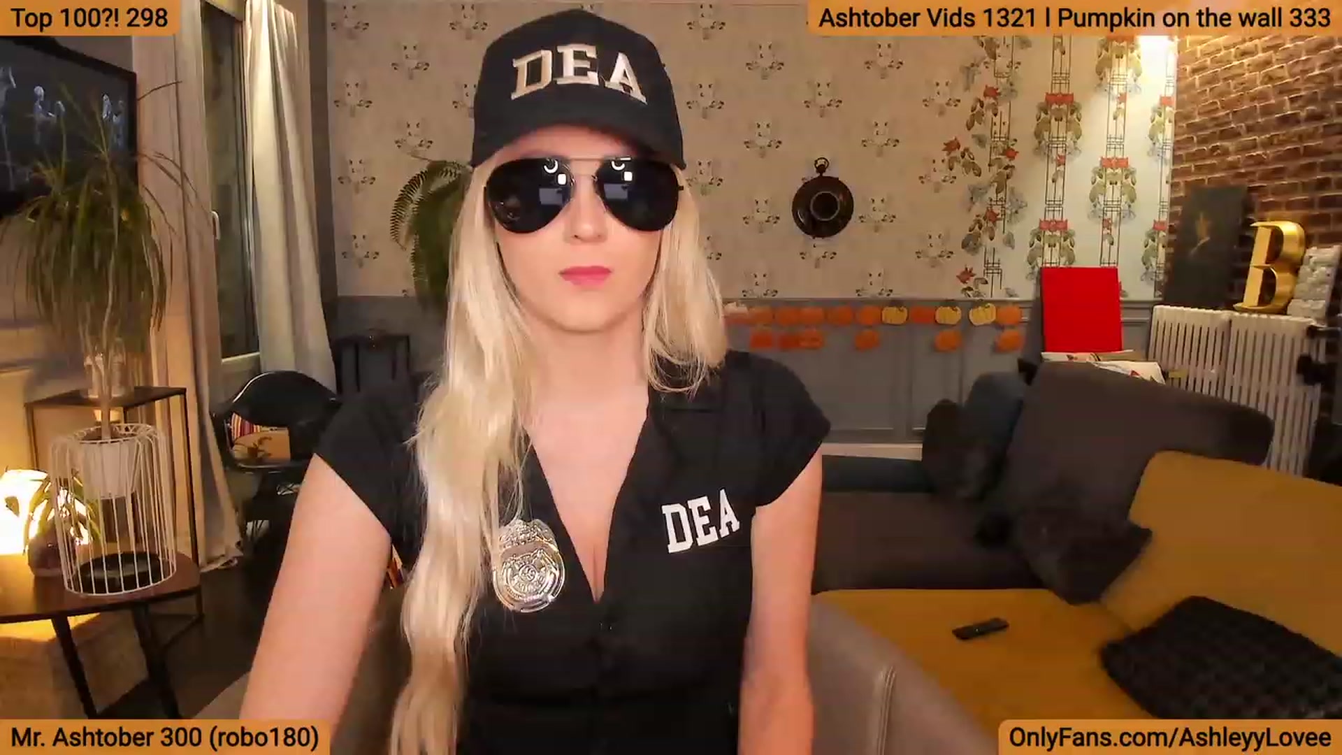 Gallery image thumbnail from AshleyyLovee's myfreecams stream on, 10/25/2023, 21:29 image 6 of 20