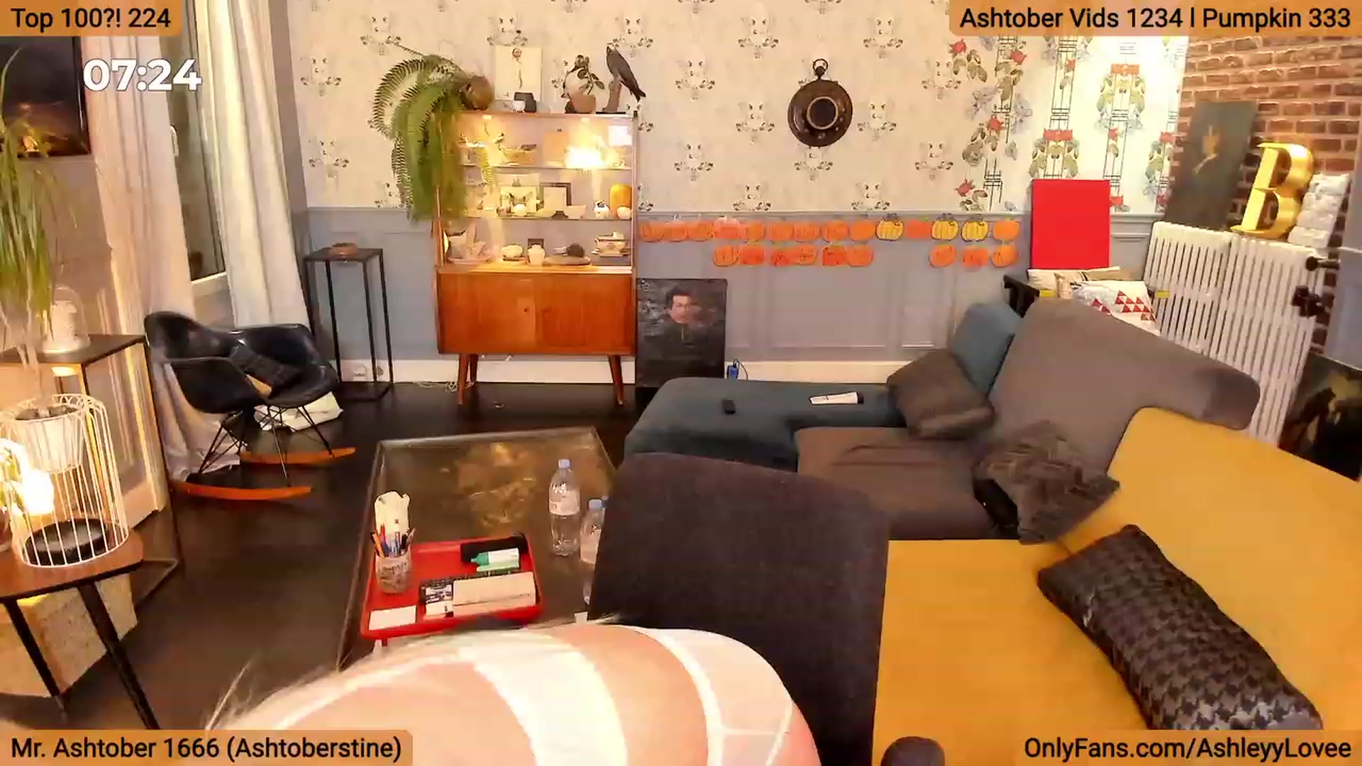 Gallery image thumbnail from AshleyyLovee's myfreecams stream on, 11/01/2023, 24:52 image 18 of 20