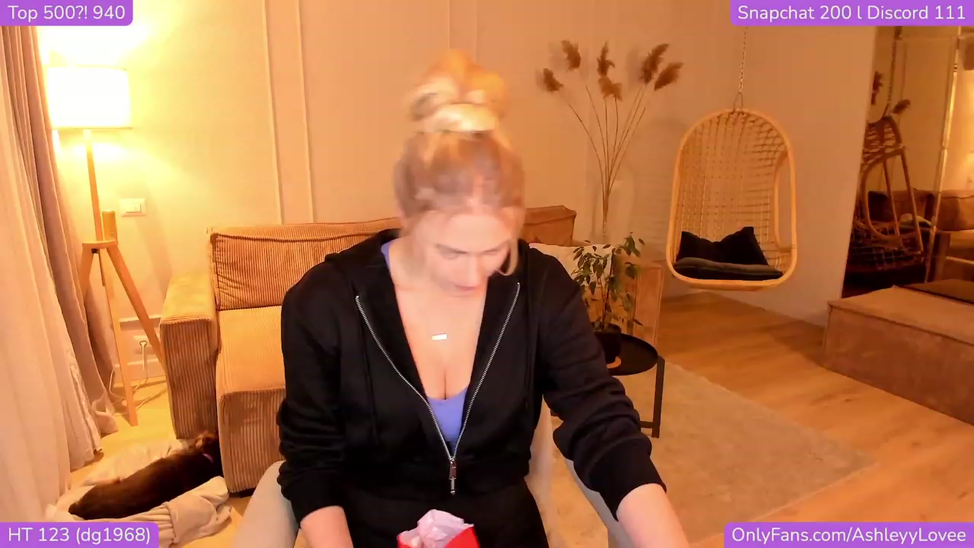 Gallery image thumbnail from AshleyyLovee's myfreecams stream on, 11/09/2023, 22:51 image 4 of 20