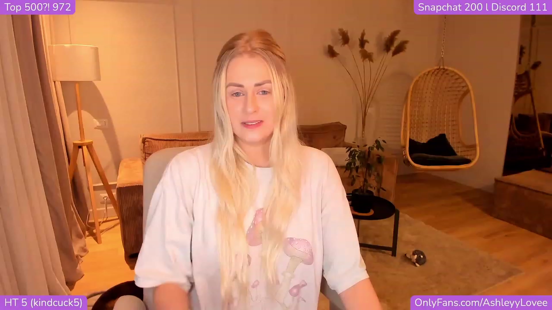 Gallery image thumbnail from AshleyyLovee's myfreecams stream on, 11/11/2023, 20:16 image 18 of 20