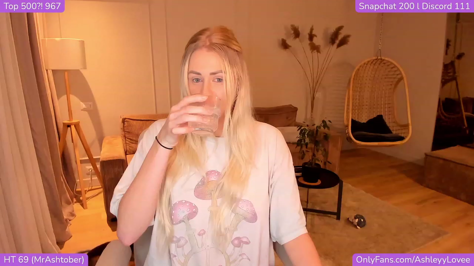 Gallery image thumbnail from AshleyyLovee's myfreecams stream on, 11/11/2023, 22:09 image 1 of 20