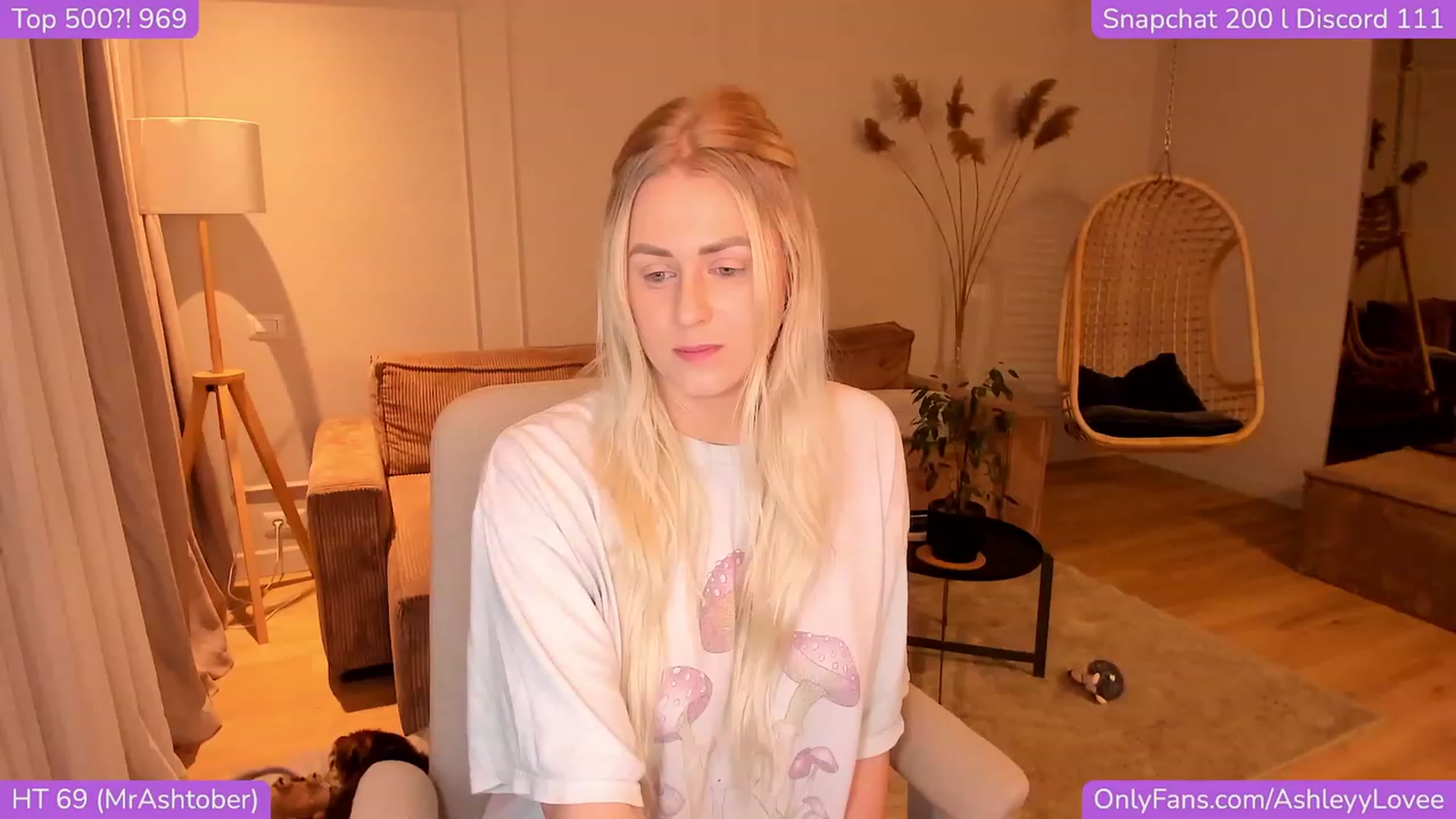 Gallery image thumbnail from AshleyyLovee's myfreecams stream on, 11/11/2023, 22:09 image 4 of 20