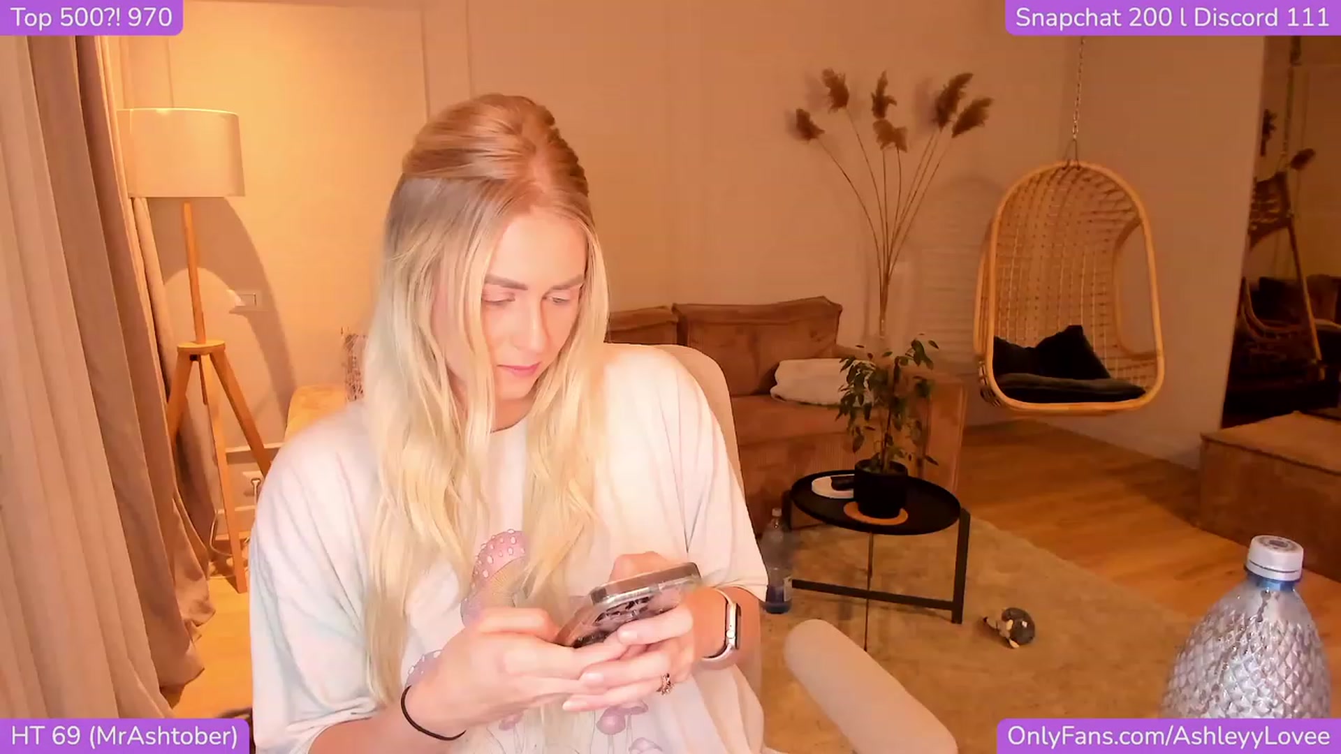 Gallery image thumbnail from AshleyyLovee's myfreecams stream on, 11/11/2023, 22:09 image 5 of 20