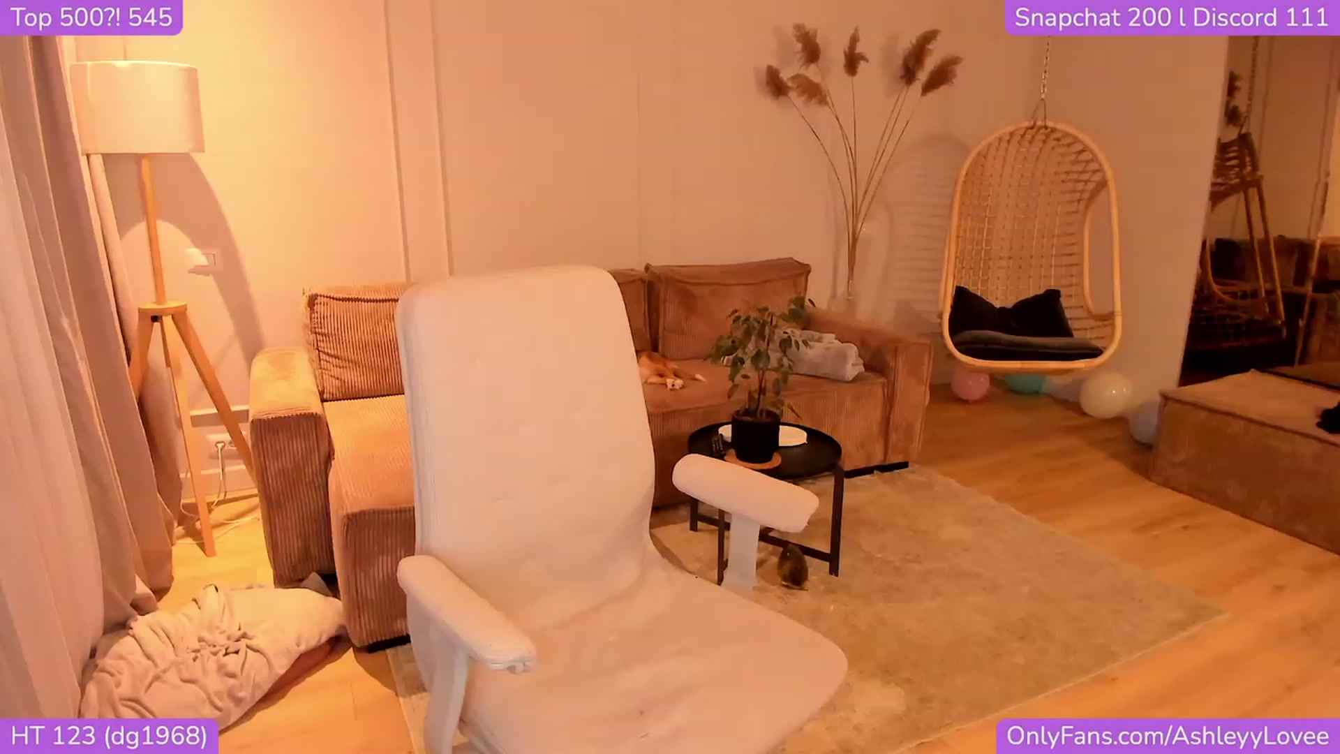 Gallery image thumbnail from AshleyyLovee's myfreecams stream on, 11/14/2023, 22:24 image 4 of 20
