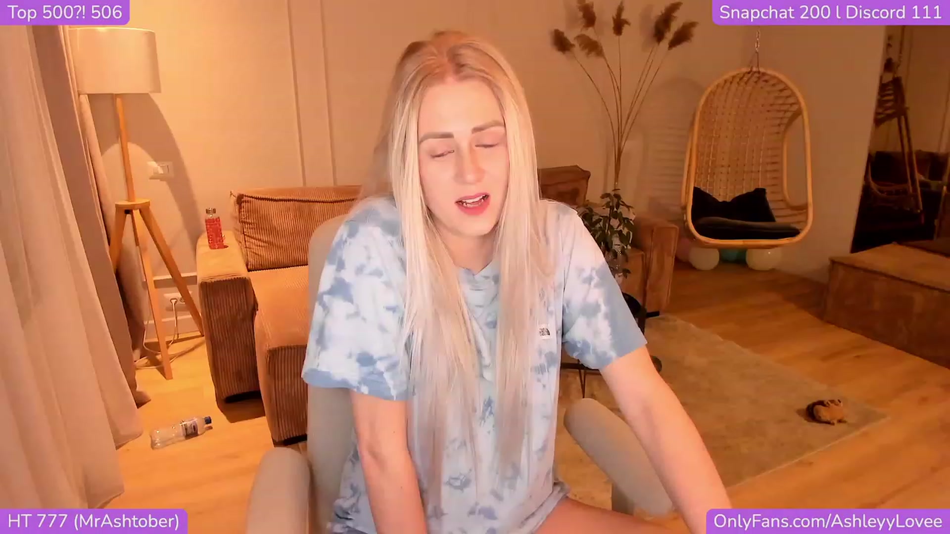 Gallery image thumbnail from AshleyyLovee's myfreecams stream on, 11/17/2023, 22:35 image 8 of 20
