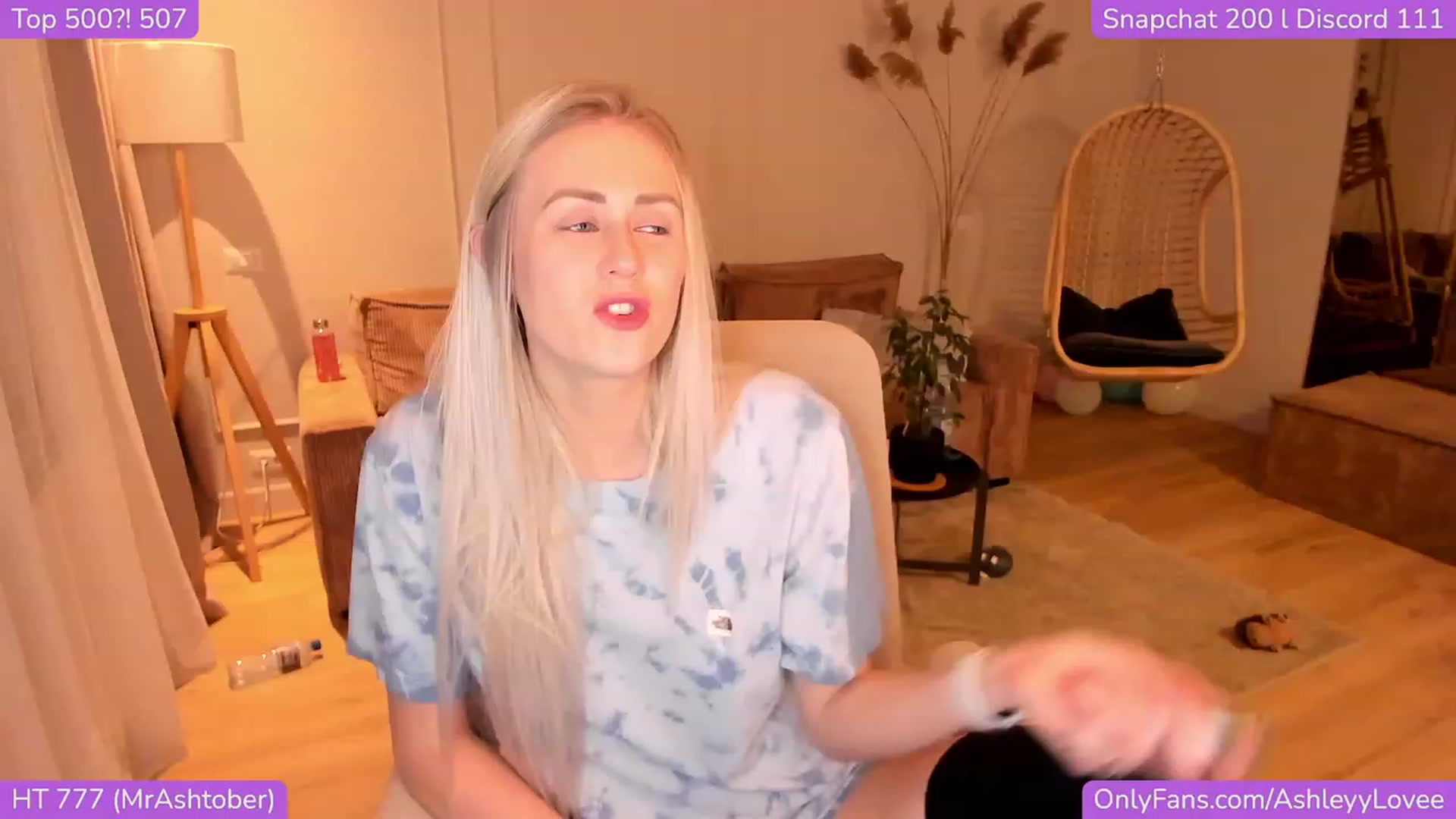 Gallery image thumbnail from AshleyyLovee's myfreecams stream on, 11/17/2023, 22:35 image 12 of 20