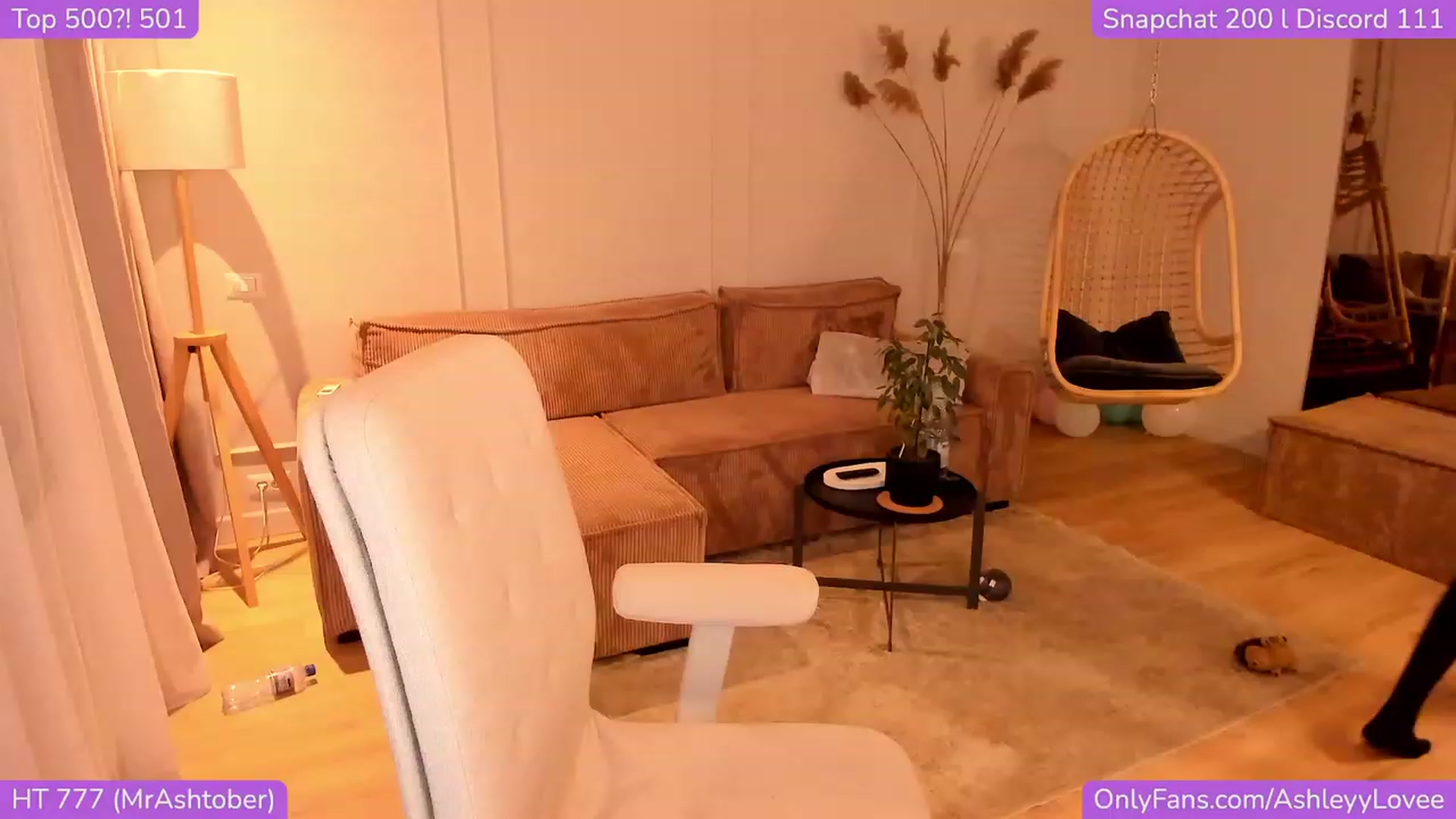 Gallery image thumbnail from AshleyyLovee's myfreecams stream on, 11/17/2023, 22:35 image 19 of 20