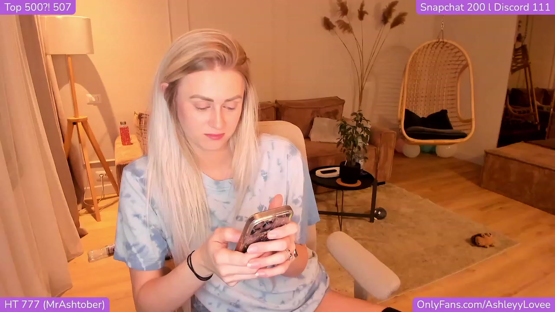 Gallery image thumbnail from AshleyyLovee's myfreecams stream on, 11/17/2023, 22:35 image 11 of 20