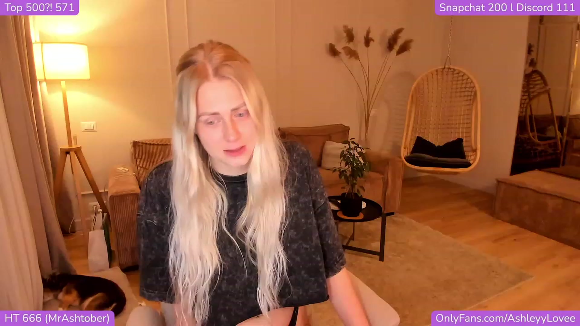 Gallery image thumbnail from AshleyyLovee's myfreecams stream on, 11/20/2023, 22:36 image 13 of 20