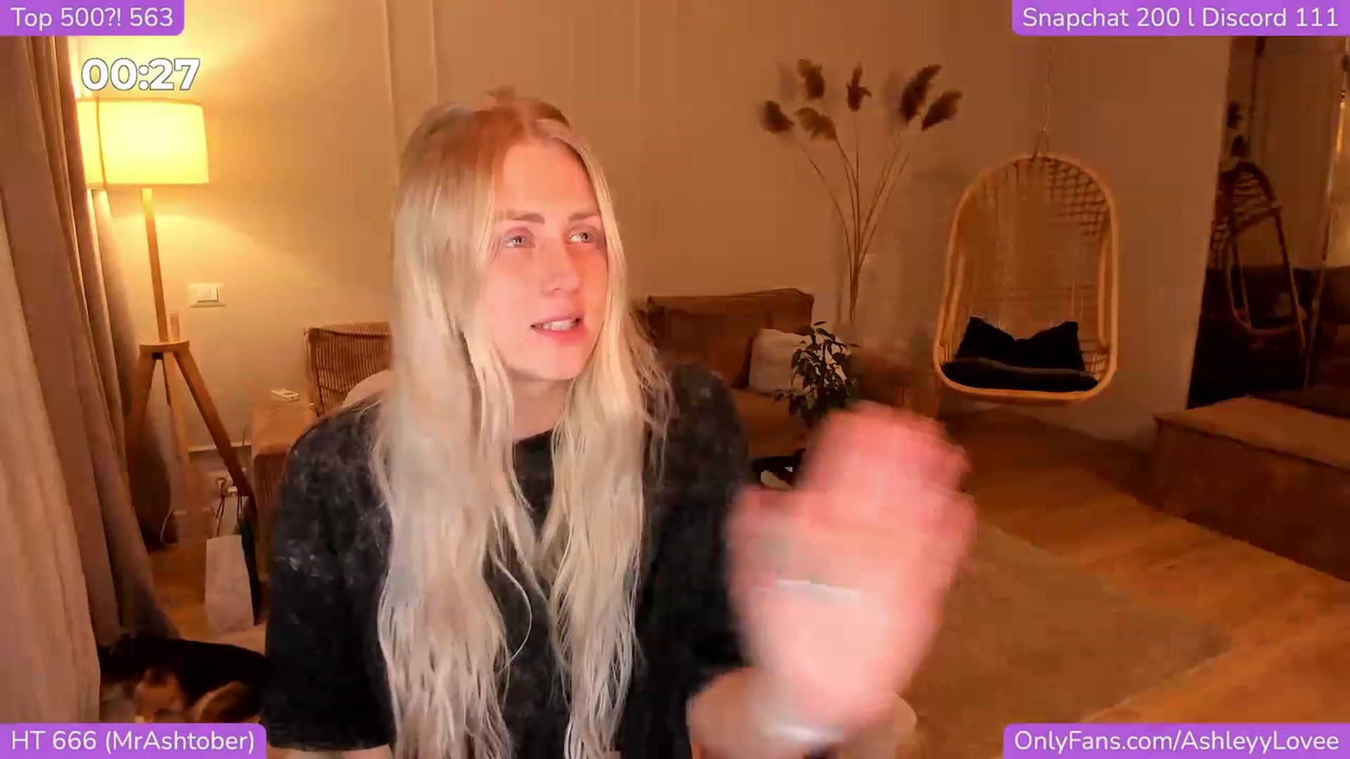 Gallery image thumbnail from AshleyyLovee's myfreecams stream on, 11/20/2023, 22:36 image 18 of 20
