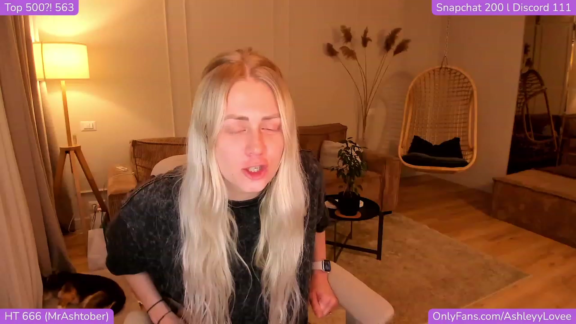 Gallery image thumbnail from AshleyyLovee's myfreecams stream on, 11/20/2023, 22:36 image 19 of 20