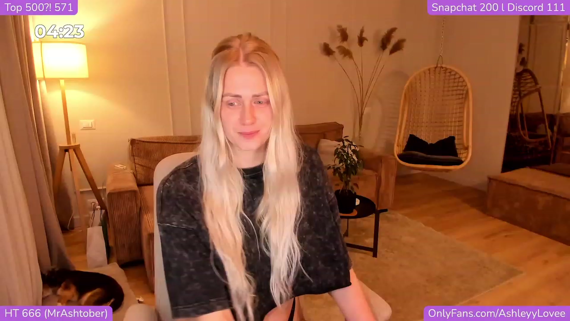 Gallery image thumbnail from AshleyyLovee's myfreecams stream on, 11/20/2023, 22:36 image 14 of 20