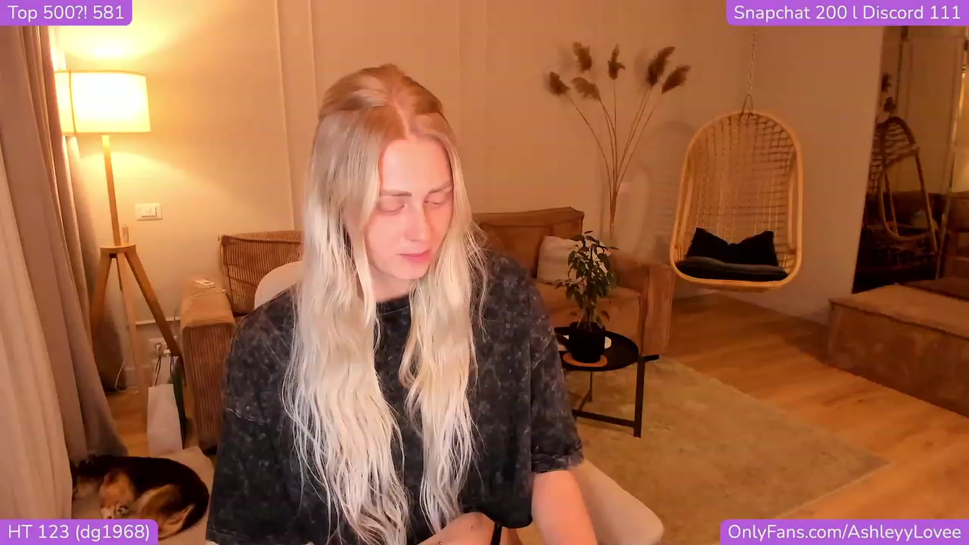 Gallery image thumbnail from AshleyyLovee's myfreecams stream on, 11/20/2023, 22:36 image 1 of 20