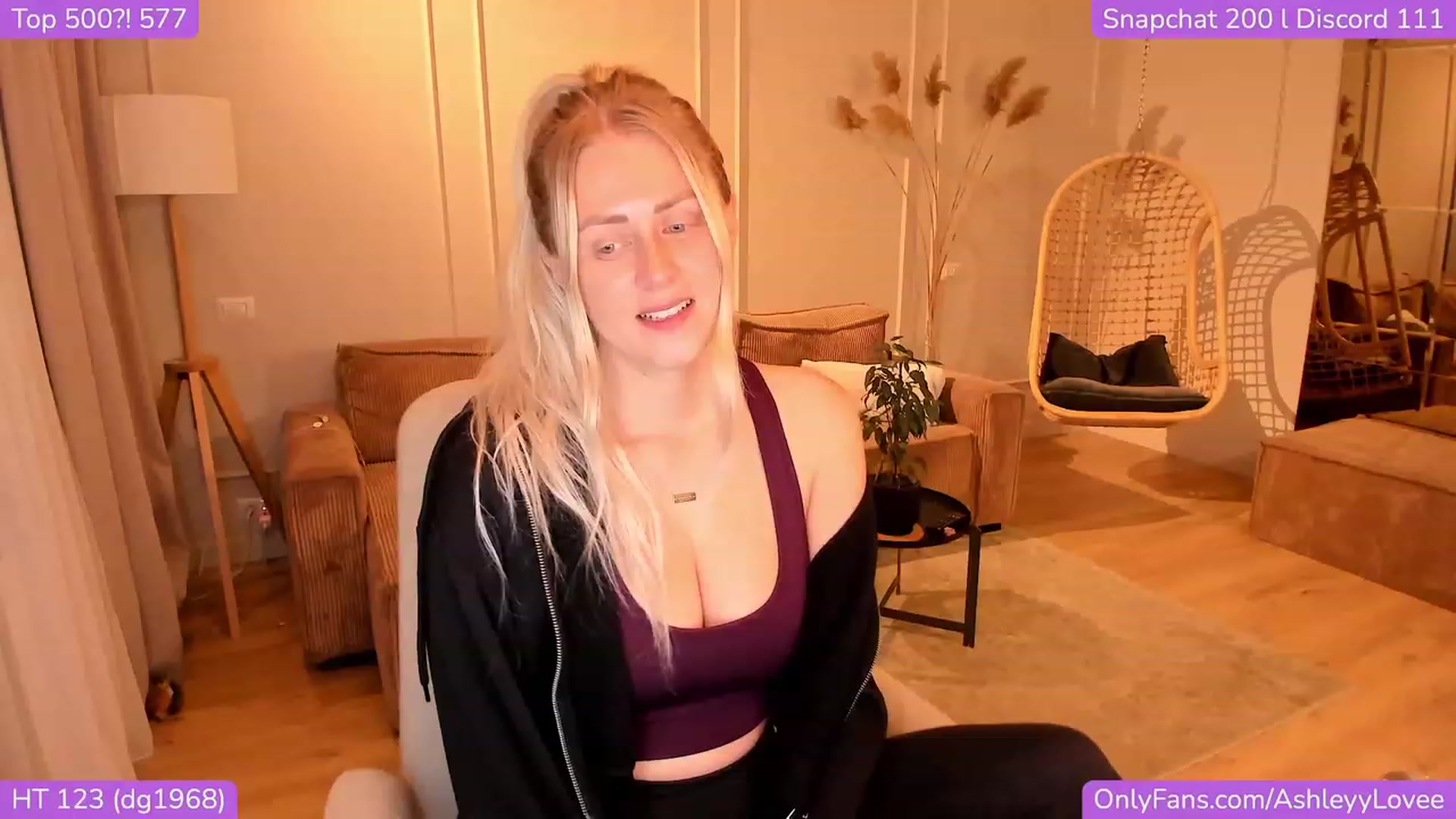 Gallery image thumbnail from AshleyyLovee's myfreecams stream on, 11/21/2023, 21:30 image 12 of 20