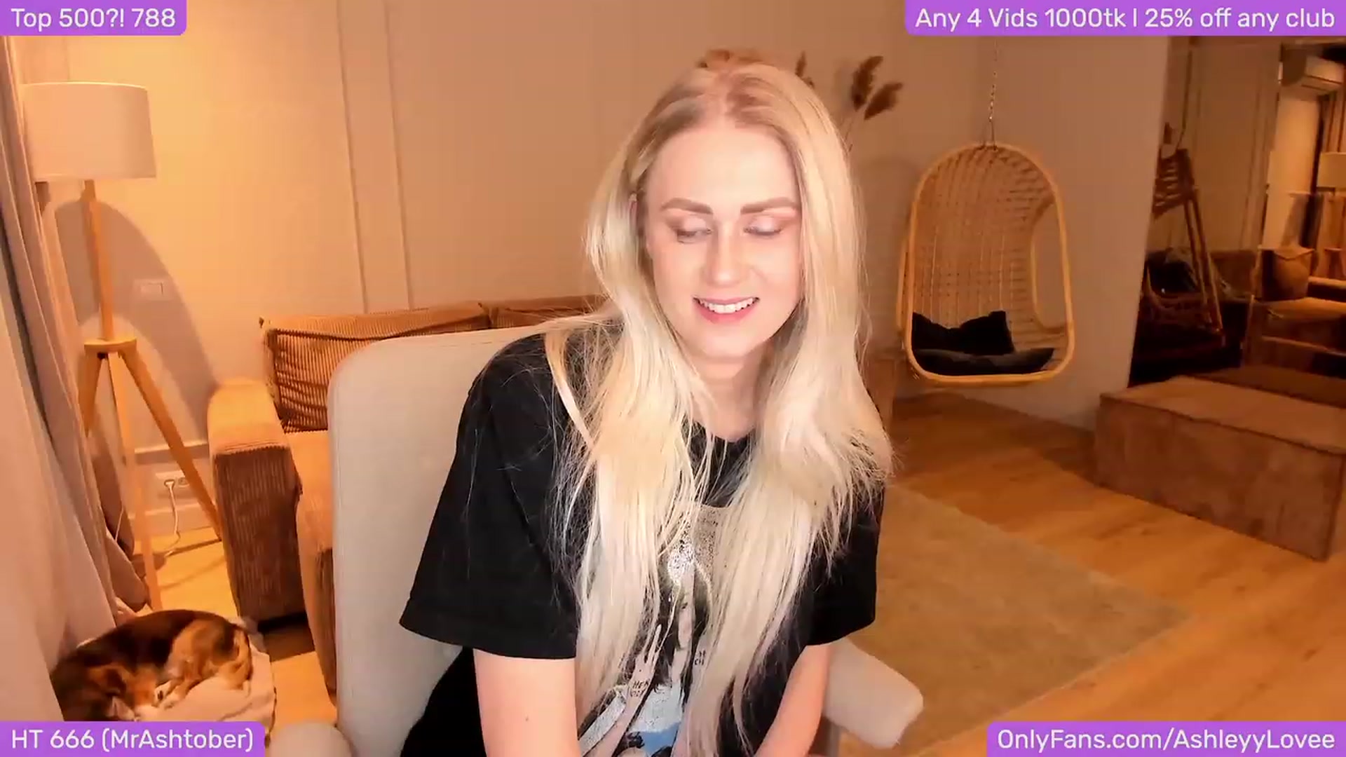 Gallery image thumbnail from AshleyyLovee's myfreecams stream on, 11/28/2023, 22:30 image 17 of 20