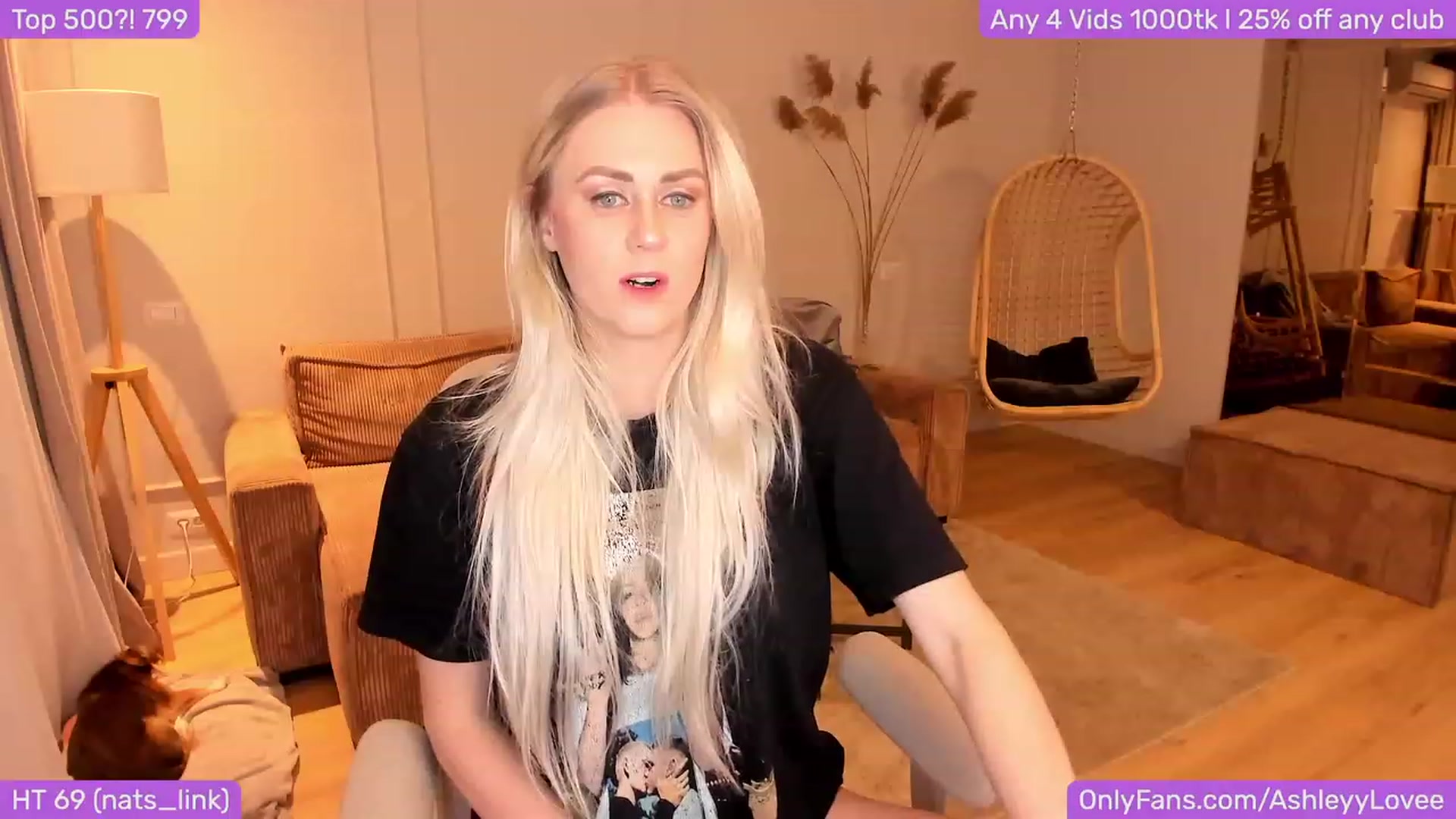 Gallery image thumbnail from AshleyyLovee's myfreecams stream on, 11/28/2023, 22:30 image 6 of 20